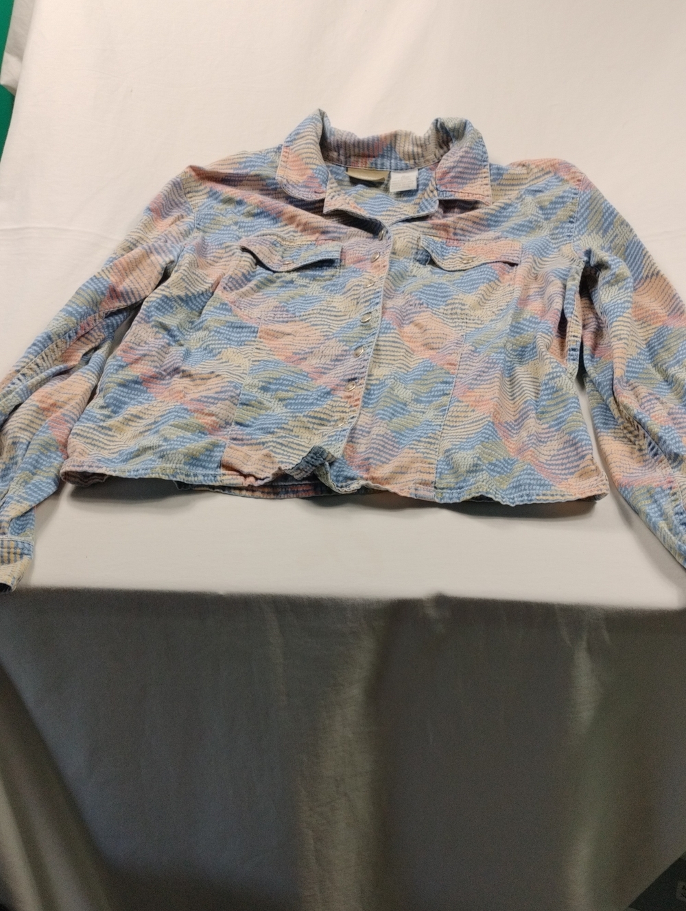 Liz Claiborne Pastel Patterned Collared Cropped Top in Blue, Pink, Cream Size 12